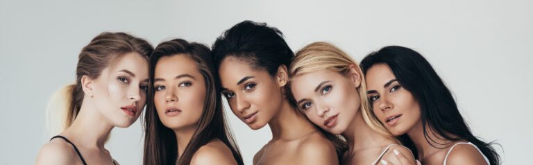 Fem kvindelig hårmodeller